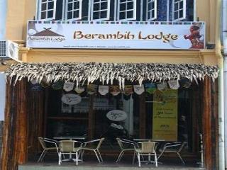Berambih Lodge Kuching Exterior photo